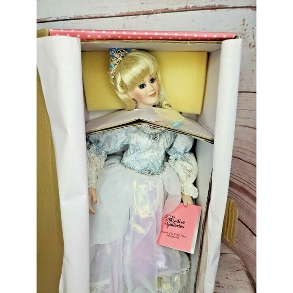 Vintage Paradise Galleries Treasury Collection Porcelain Sleeping Beauty Doll - Picture 12 of 12